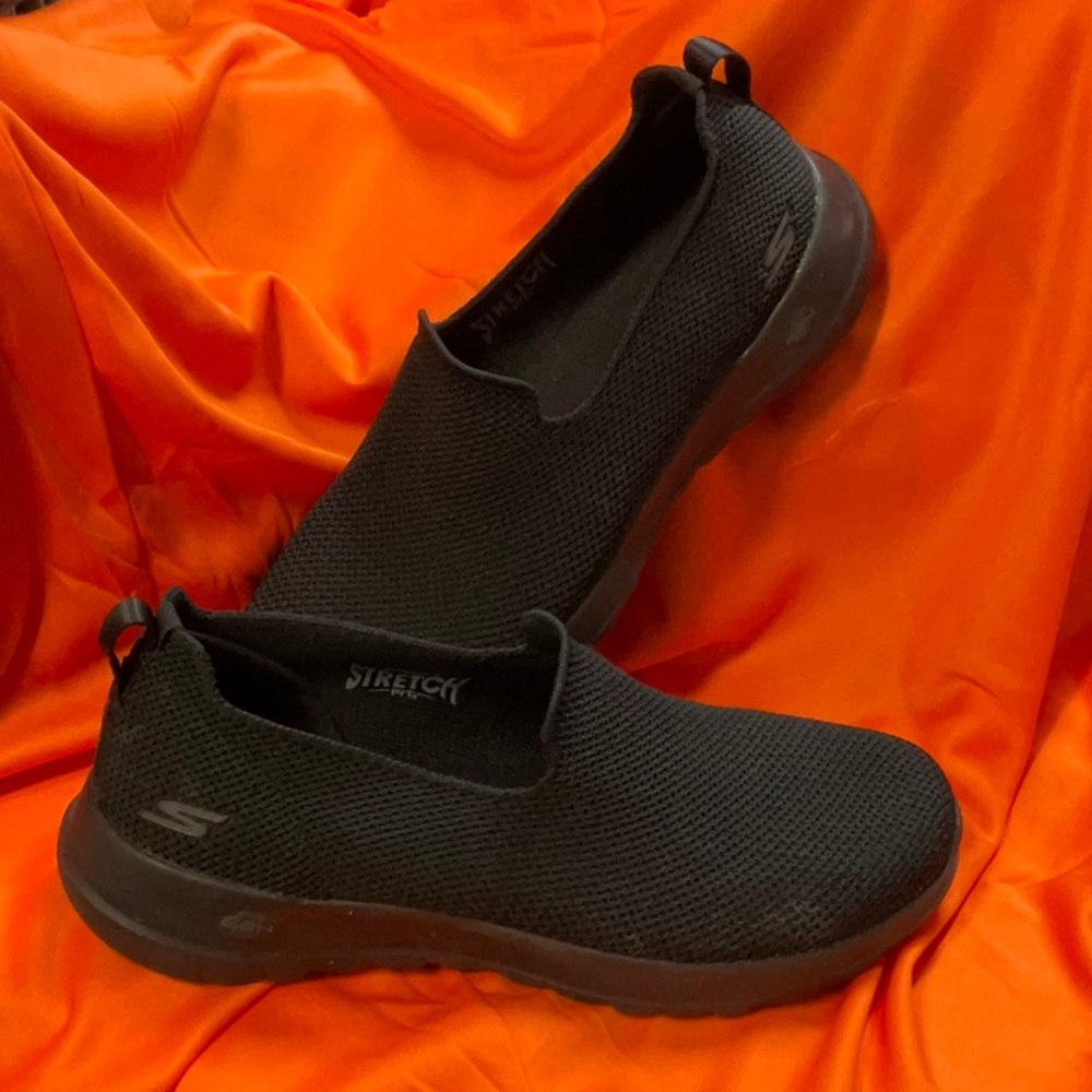 Skechers Air Cooled Goga Mat Women's 6.5 Black Sneaker